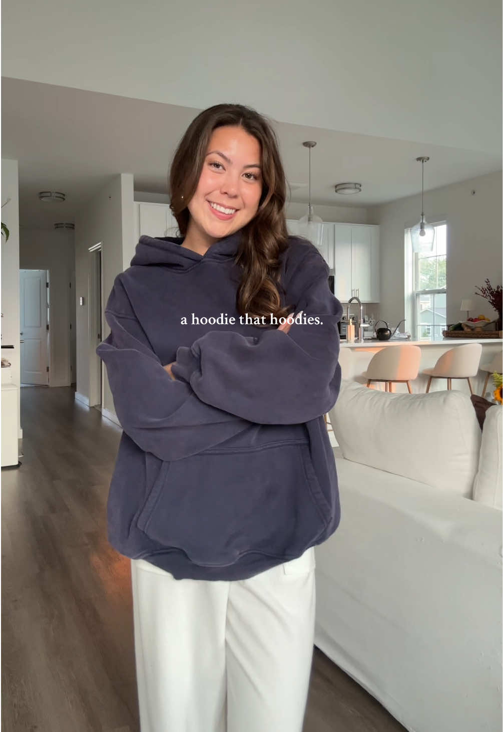 perfectly oversized and cozy :) wearing a medium! #hoodie #oversizedhoodie #oversizedsweatshirt #hoodiethathoodies #tiktokshopfalldealsforyou 