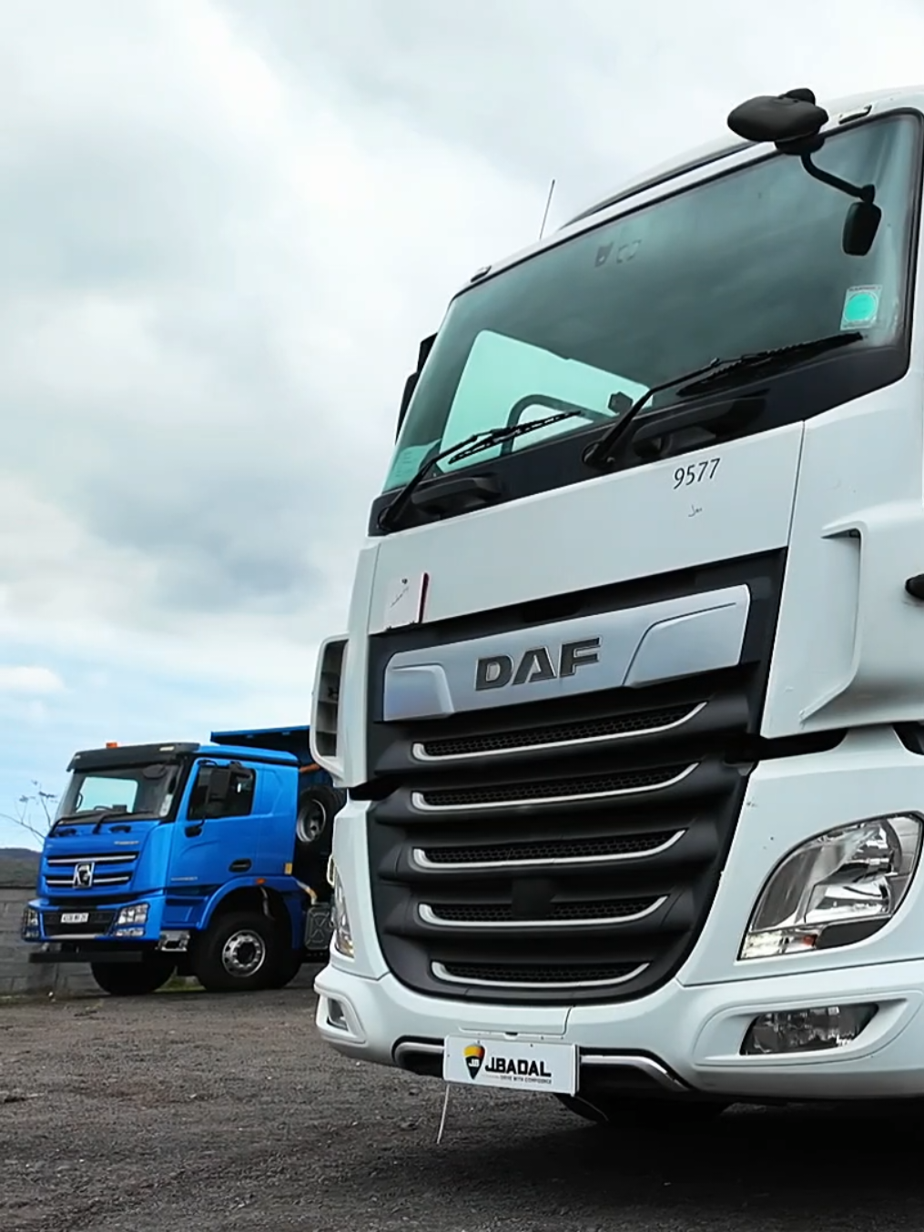 Available Now at Jbadal – Multiple Units in Stock We are pleased to offer the Reconditioned DAF CF480 (6X2), 2019 model. 🔹 Engine: 12,000CC 🔹 Transmission: Automatic 🔹 Color: White 🔹 Mileage: 580,000Km 🔹 Price: Rs 1,500,000 💼 Financing Options: Deposit Rs 500,000 | Monthly Rs 21,000 x 5 years Deposit Rs 500,000 | Monthly Rs 18,300 x 6 years 📞 For more information, contact us on 5256 5557 / 5254 0521 or send us a message. 🌐 Visit us online at www.jbadal.mu Terms & Conditions apply.