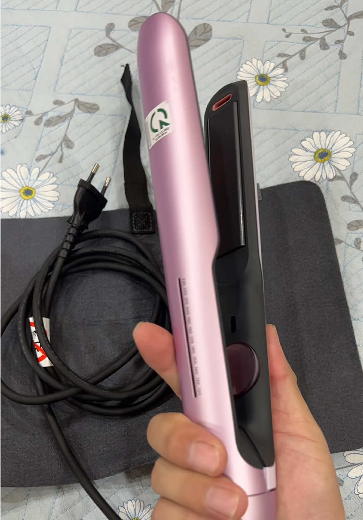 🌸 Máy Ép Tóc Philips BHS530 – Công Nghệ ThermoShield, Bổ Sung Ion, Nhiệt Độ 120–250°C, Dễ Tạo Kiểu – Bảo Hành 24 Tháng ✨ Máy ép tóc Philips chính hãng – công nghệ ThermoShield bảo vệ tóc khỏi hư tổn nhiệt. ✔️ Nhiệt độ linh hoạt 120–250°C ✔️ Bổ sung ion, giúp tóc mềm mượt, giảm xơ rối ✔️ Thiết kế hiện đại, dễ tạo nhiều kiểu tóc ✔️ Bảo hành 2 năm chính hãng Philips : #Philips #MayEpToc #MayDuoiToc #LamDepTaiNha #ChamSocToc 