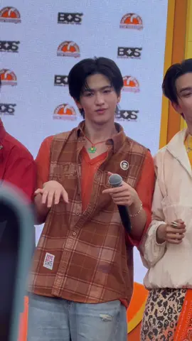 ว่างๆก็เต้นให้ตลอดเลย ลูกค้ารักลูกค้าหลงนะ  จินน😆 #UsefulfoodXBUS #JINWOOKkim #BUSbecauseofyouishine 