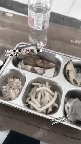 rasa ingin pindah sekolah#sekolah #8a #foryoupage #inginpindahsekolah😥😥 #sekolahmenengah 