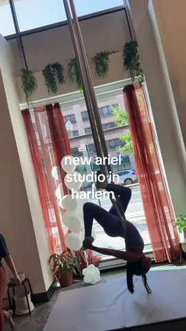 CALLING THE UPTOWN DOLLS! #harlem #arielyoga #nyc #fyp 