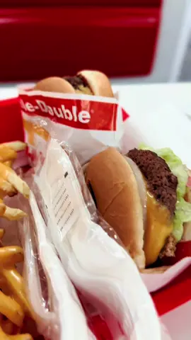 Been waiting my whole life for this… my first time trying In-N-Out in Las Vegas 🍔🍟✨ Finally got the cheeseburger + cheesy fries and wow 🤤 fresh, flavorful, and worth the hype 🔥 Already craving it again! #creatorsearchinsights  #innout #mukbang #Foodie #burgers @InNOut @in n out burger 