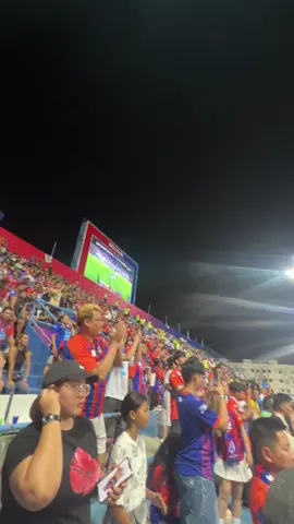 ไม่สงสารแฟนบอลเลย ใกล้ไกลไปหมด หน้าจะเล่นให้เต็มที่กว่านี้หน่อย 😤 เชียร์กันต่อไป🧡💙🦁#การท่าเรือเอฟซี🦁⚽️💙🧡 