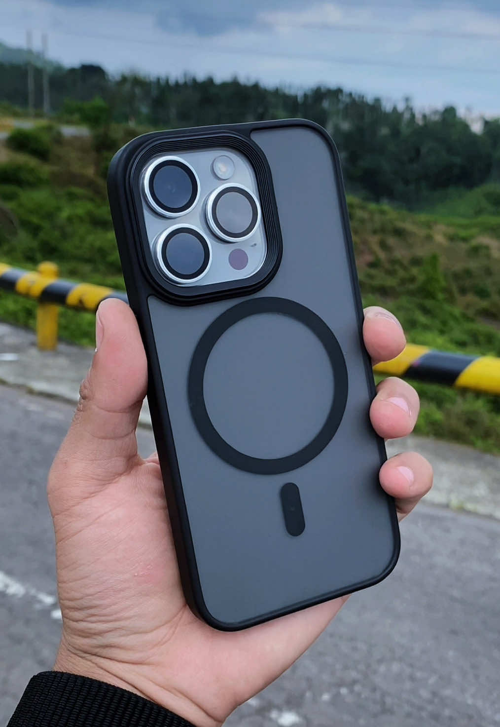 Case hitam tetap idaman 😋 #rekomendasicase #caseiphone #iphone15pro 