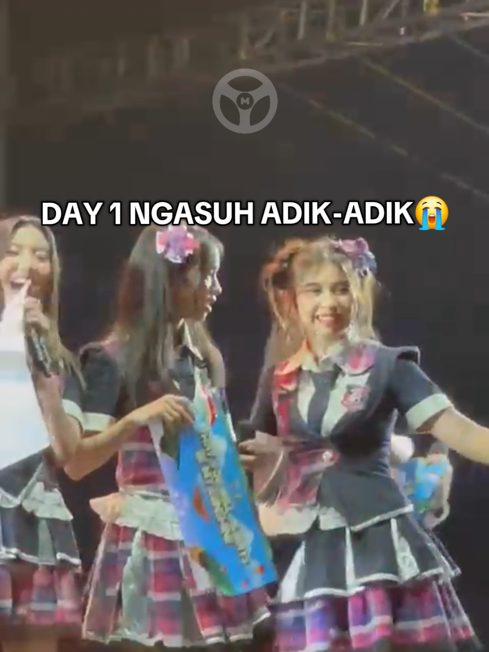 Day 1 ngasuh adik-adik di Jogja 😭 Seru gak moms off airnya? @Olali  CRSL Land Festival | 280925 #OlaliOnStage #ollajkt48 #jkt48