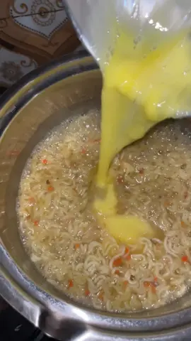 Kabhi Noodles is trah bna kr khaye hain?🫣#food #Foodie #noodles #alishercooks