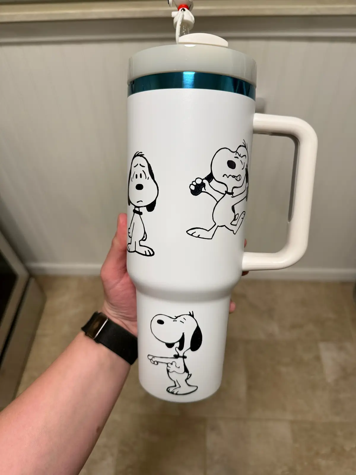 #snoopy #peanuts #tumbler #fyp  👩‍🎨 Crafting techniques: I used vinyl on a 40oz handle tumbler! 