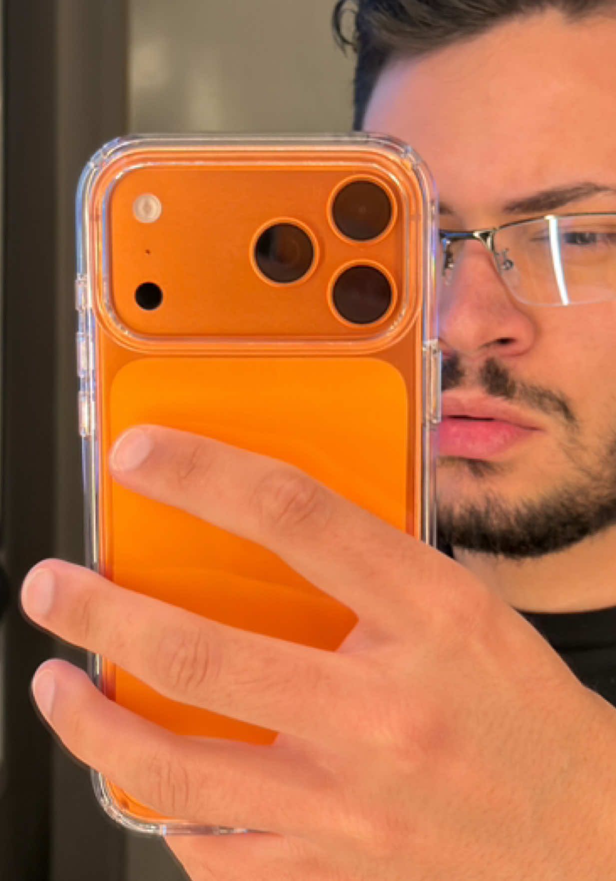 iPhone 17 Pro Max laranja