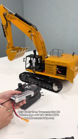 How to turn on the Lesu CAT 374 1/14 scale excavator with an LCD screen on the inside 🤩  #construction  #hydraulic #rcmodel #fyp #rc             