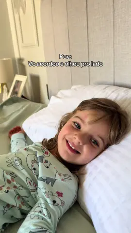 Como que acorda triste? Por mais que tenha recebido uma pézada na cara😅 #trend #viralvideos #familia #maeefilha #maternidade 