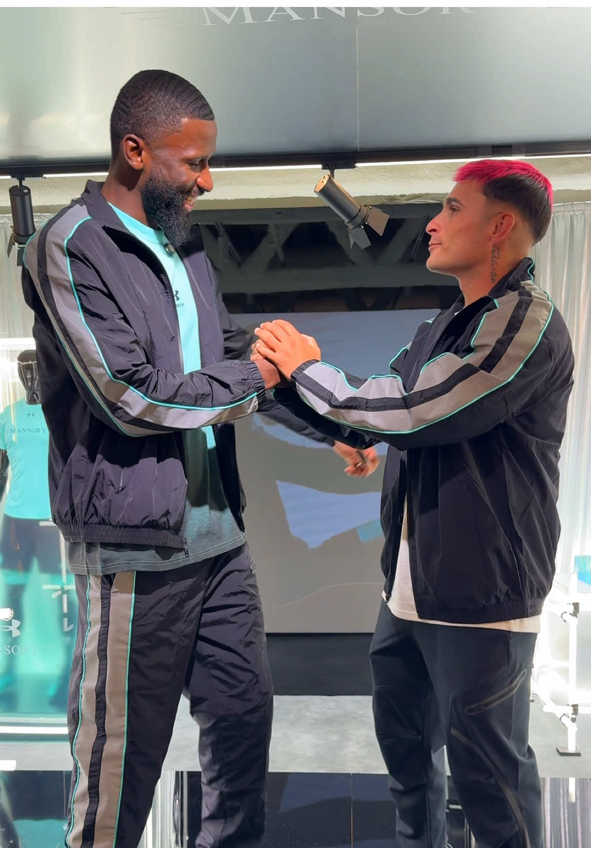 Si lo dice Toni Rüdiger, tendré que llevar la colección de Under Armour x Mansory 🥶⚽️ @Under Armour @El Corte Inglés 