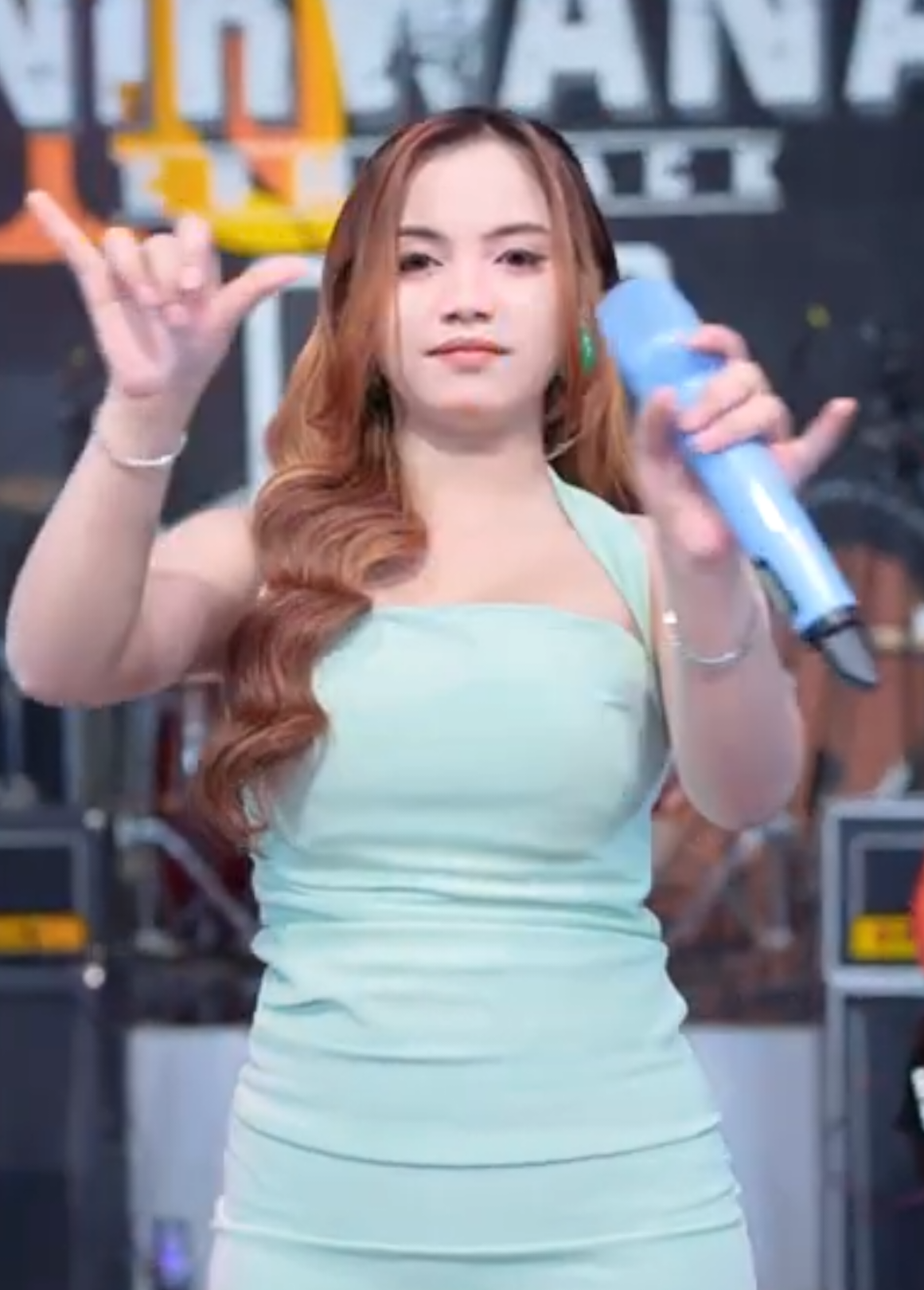 Ku seorang di sini Menyendiri dalam kesunyian Hanya bulan menemani Sepinya hati TITLE : ASMARA KERINDUAN SINGER : AJENG FEBRIA  YTC : PESONA MUSIC #zaxepreels #ajengfebria #asmarakerinduan 