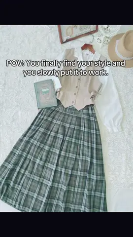 I’ll always be a vintage girl. 🕰️#vintage #style #outfits #girl 