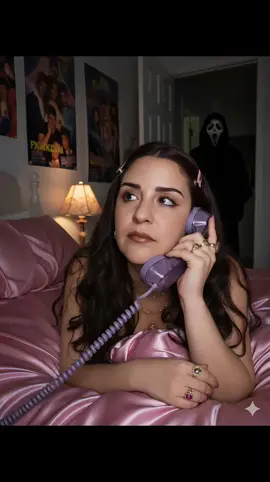 Estaba en mi cuarto tranquila, hablando por teléfono y habia alguien detrás mio!  Los envidioso dirán que fué la IA jaja o Gemini jeje.  volvi a los 2000s throwback scary movie filter #scarymovie #gemini #halloweentrend #2000sthrowback  #2000s 