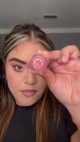 I might have to try more shades !! @Makeup Revolution #makeup #makeuprevolution #lipstick #lipgloss #lipcombo 