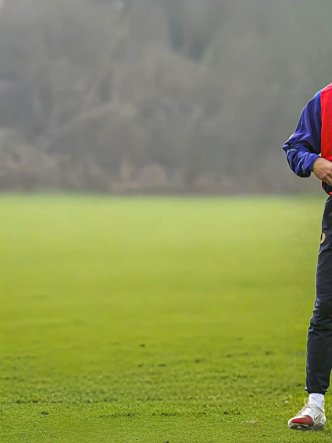 Ferdinand and Ronaldo talking to each other at training |2007📸| #ronaldo  #ferdinand 