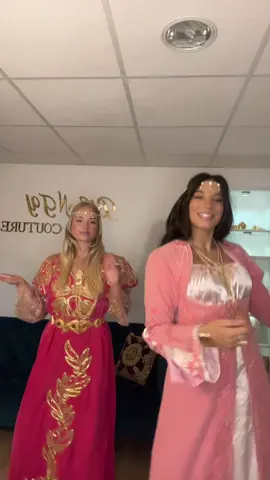 Gandoura et caftan annabi dispo dans notre showroom sur Paris !!#locationrobe #locationrobealgerienne #gandoura #fergani #vintagedress 