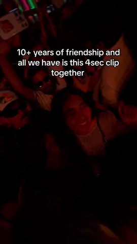 Reminder to take more pics with your friends!  @Julenyyy 