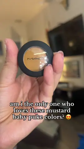 these bags are designer 🧑‍🎨 #maccosmetics #powderkisseyeshadow #thesebagsaredesigner #grwn