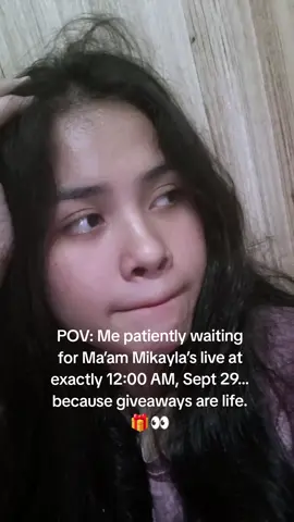 patiently waiting 👀🎁 #giveaways #foryoupage #mikaylanogueira #Mikaylanogueira #viralvideo 