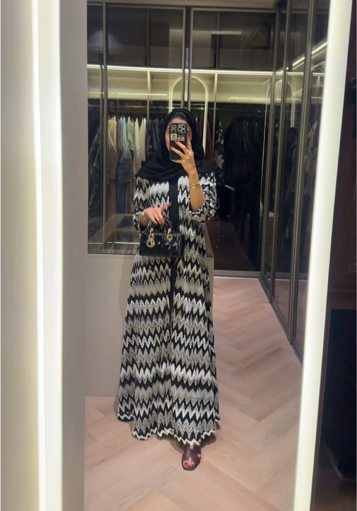 البنات للبنات ولا؟ 🥰 @Lam Abayas.  #شادن_بلوقر #الرياض #اكسبلور #viral  #explore #اليوم_الوطني #السعودية   ad