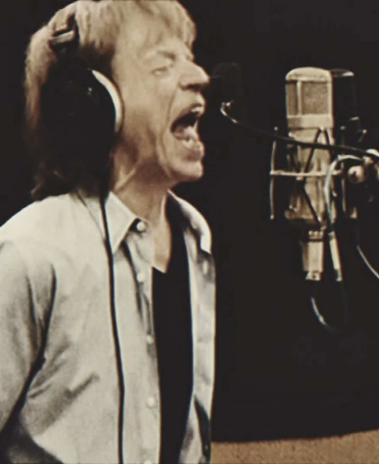 We first tried out Shame Shame Shame around the time of Black and Blue… it was fun to return to it now and add something to it!