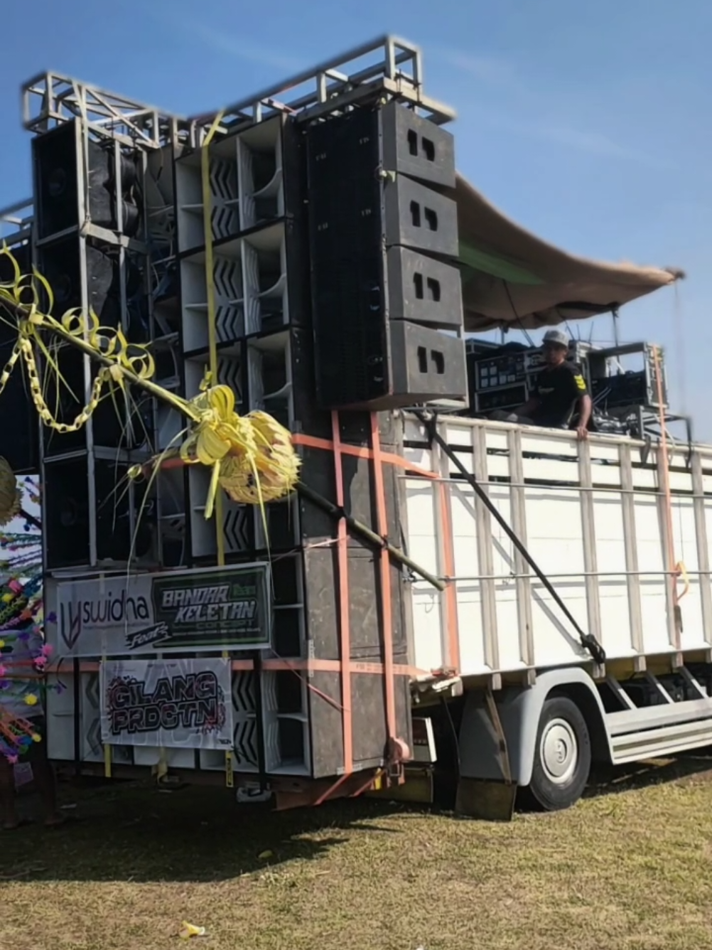 kesenjangan hari ini ,🤭 #karnavalsmkwdturen   @Dm 98 proaudio #karnaval #indonesia🇮🇩 #smkwdturen #soundmalangselatan 