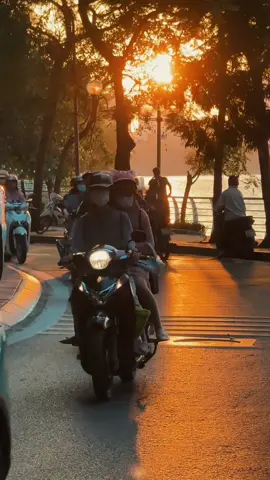 lang thang hồ tây ngắm hoàng hôn buông 