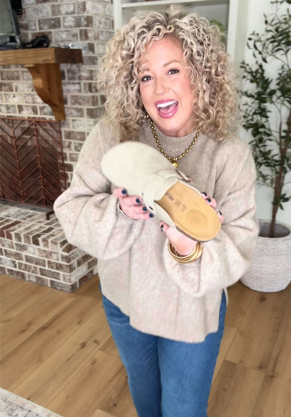 Project cloud has got the BEST shoes!! Such good quality for half the price! #clogs #buckleshoes #fallshoes 