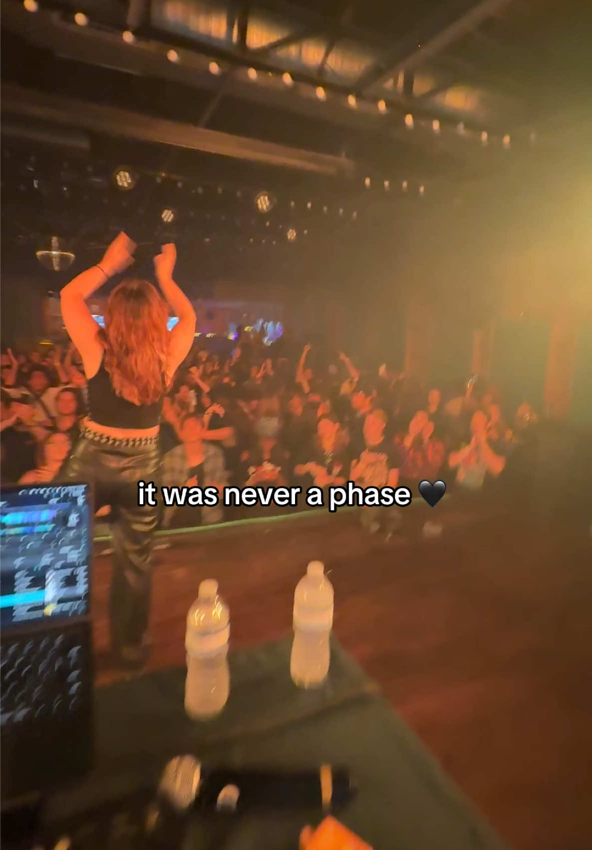 Love DJing @Emo Night Brooklyn #emonight #kellinquinn #ifyoucanthang #sleepingwithsirens #emokid 
