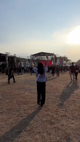 permisi punk fomo mau lewat 🤣