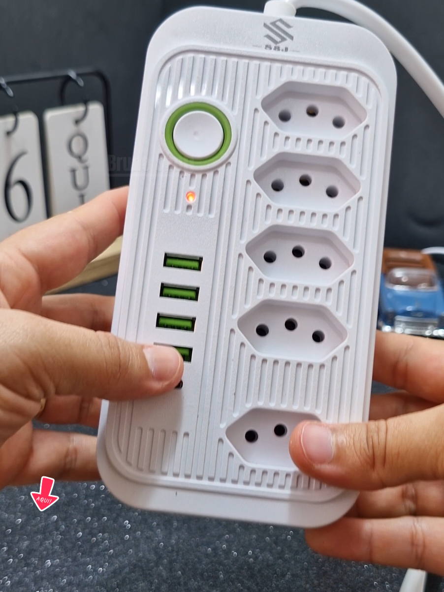 Extensão com 5 tomadas mais porta USB mais porta tipo c