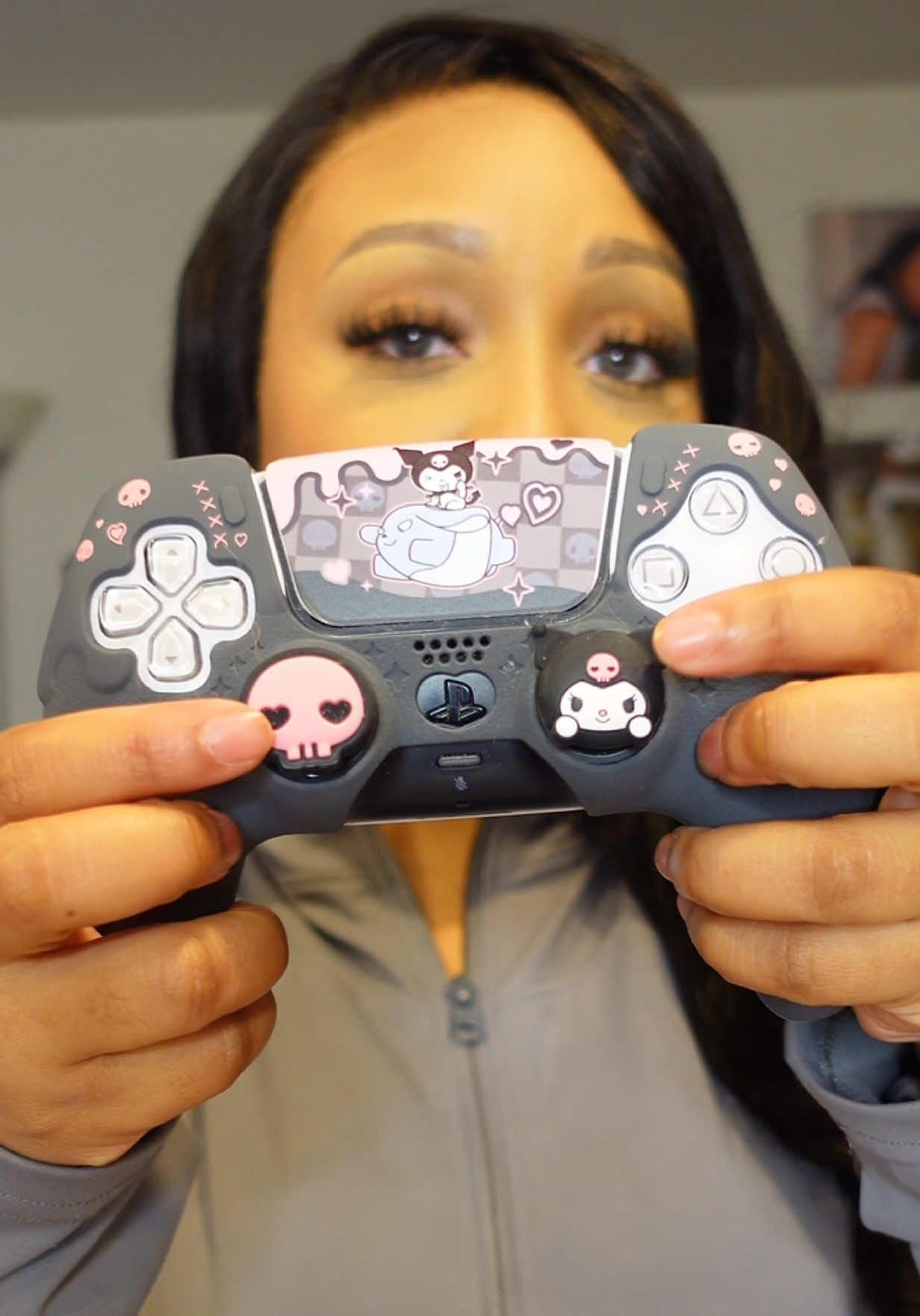 My kuromi controller skin 🩷🥺 if you’re a gamer girls they have so many cute skins #gaming #gamer #GamerGirl #fyp #games 