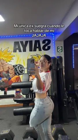 Ella es una maldicionnnn