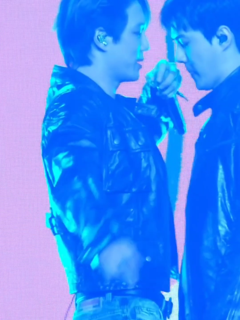 Your SeKai meal is here, jongin sehun my superstars, thank you for today's stage never thought I'd see the day they performed both of these songs together 😍😭❤️ kaion encore Seoul day3 #exo #fancam #kai #concert #kpop 