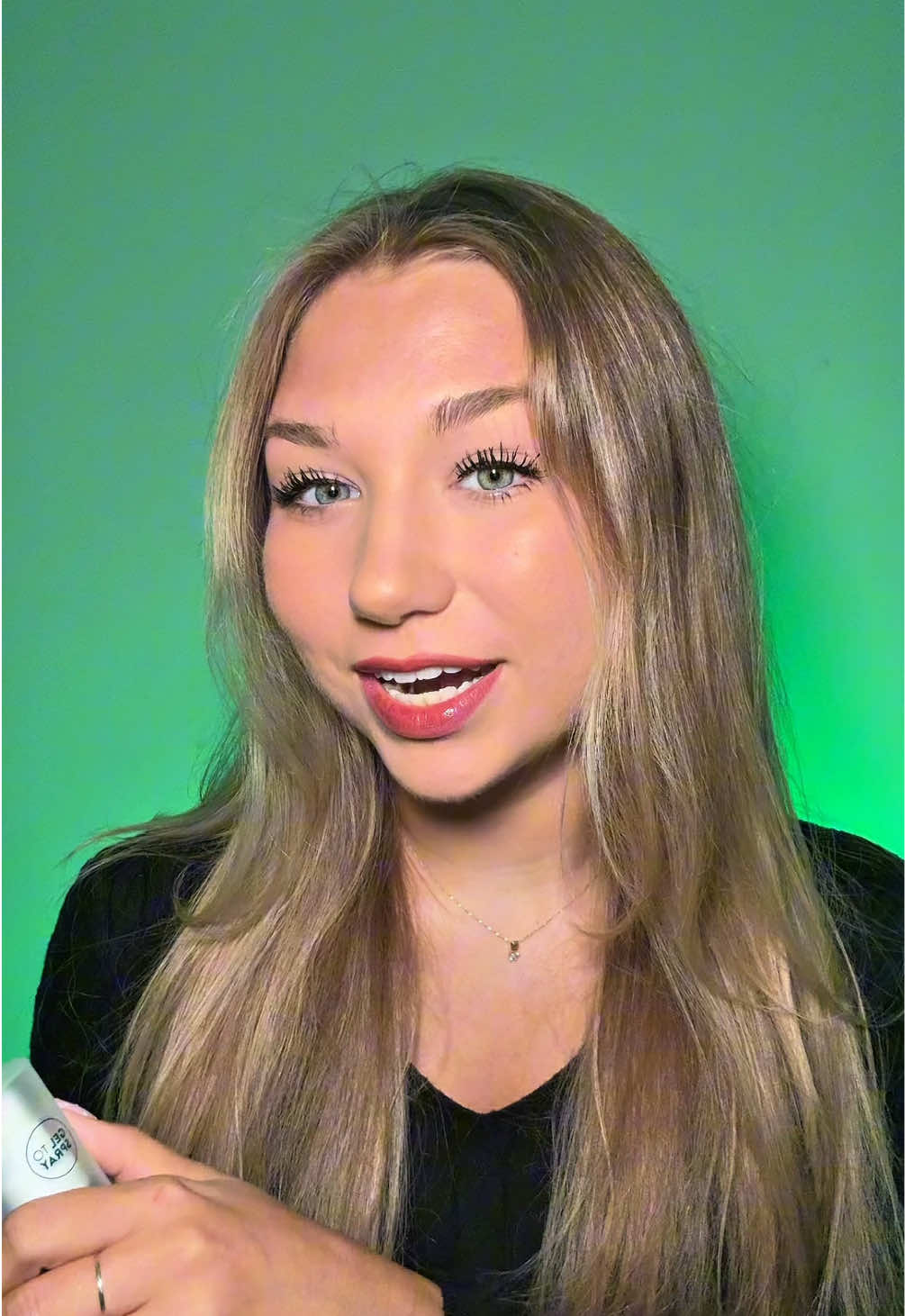 Podmínky najdeš tady👇🏼 1	Sleduj @essence.cosmetics na TikToku + můžeš i mě   	2	Udělej sešití/stitch na tohle video, kde představíš Jelly nebo Bouncy řadu a napiš, který tým si vybíráš a proč ✨ 	3	Přidej hashtag #TeamJellyBeauty nebo #TeamBouncyBeauty 📌 Kompletní pravidla najdeš tady: 	 https://bit.ly/JellyBouncyTermsConditions https://bit.ly/DataJellyBouncy Všem přeji hodně štěstí a jsme zvědavá kdo vyhraje!💗  #essence #essencecosmetics #makebeautyfun   