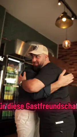 Der 1  quadratische Döner in Hannover ? 🥙 das Fleisch zergeht auf der Zunge : meine Empfehlung gönnt euch den Geschmack einer Explosion 💥 #döner #viral #FoodTok #foodspot #hannover 