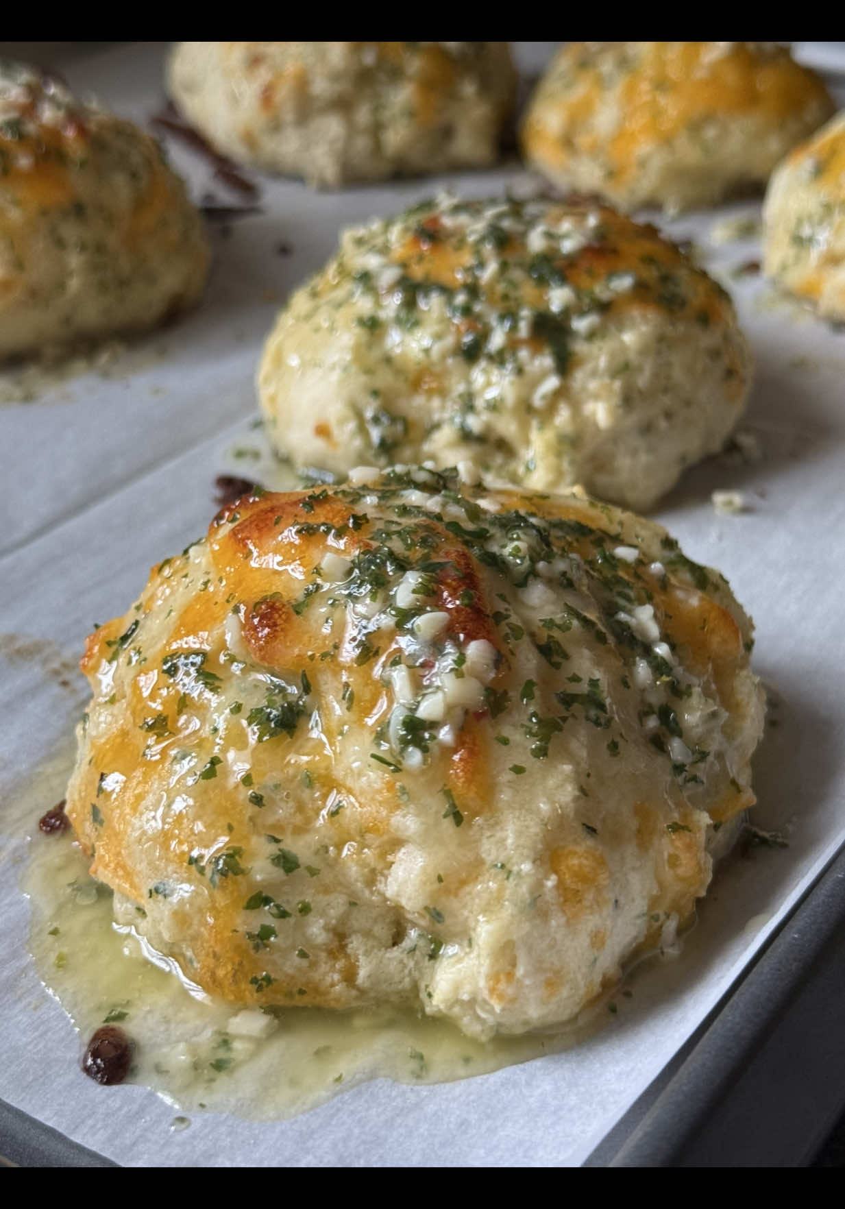 Warm from the oven, buttery to the soul 🧺🧈✨ Homemade Cheddar Bay comfort. 🧀 * 1/2 cup (1 stick) melted butter, salted or unsalted  * 1 cup whole milk  * 1 1/4 cup shredded sharp or mild cheddar cheese * 2 cups all purpose flour * 1 tbsp baking powder * 1/2 tbsp sugar * 1/2 tbsp garlic powder * 2 tsp dried parsley * 1 tsp salt Butter to Brush on Top (to melt) * 5 tbsp butter (Using garlic butter amps up the flavor!) * 1 tsp minced garlic * Dried parsley Bake Temperature: 450F Bake Time: 10-12 minutes 1. Preheat oven to 450F. 2. Melt your stick of butter in the microwave and let cool for a minute or two. 3. In a bowl, add your flour, baking powder, sugar, parsley, garlic powder, and salt. Mix together. 4. Pour your milk and butter into your dry ingredients. 5. Mix just until your wet and dry ingredients are combined and your dry ingredients are wet. Make sure to not over mix. 1-2 minutes is reasonable. 6. Add your cheddar cheese and fold until just until cheese is mixed in. Don’t not over work biscuit batter. 7. Lined a baking sheet with parchment paper. 8. Using a scoop, scoop spoonfuls of your batter onto baking sheet. These are drop biscuits so these will be about 2-3 tbsp big. I used a jumbo cookie scoop. 9. Bake at 450F for 10-12 minutes. 10. Melt your butter and mix in your parsley. 11. Take out and brush with your parsley butter. 12. Bite into these warm copycat cheddar bay biscuits that you will loveeee 🧡 #cheddarbaybiscuits  #BakeWithMe #bakingfromscratch #bakingrecipe #zeetheintrovert@Land O’Lakes @Kroger @Red Lobster 