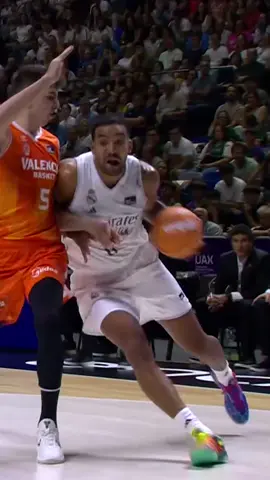 A Trey Lyles se le cae la calidad de los bolsillos 💎 #SupercopaEndesaxDAZN #Supercopa #baloncesto #realmadrid #valenciabasket #basketball