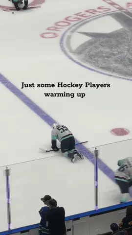 Who is just here for the #warmup ?  #icehockey #icehockeyteam #hockeyromance #fyp 