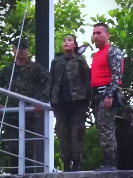 Con decisión y arrojo, saltar. Ejército Nacional de Colombia. Patria, Honor Lealtad.