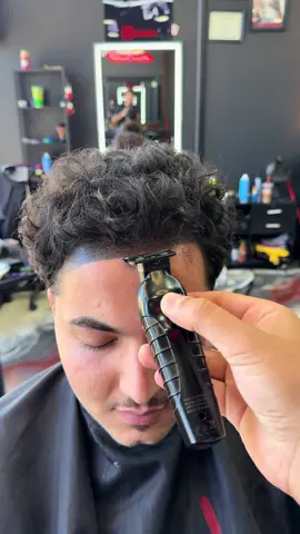 #barbershop #milwaukeebarber @dubai.blends 