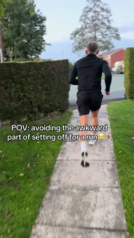 The best way to avoid that awkward take off before a run start it in the house😭🏃‍♂️ #run #Running #relatable #awkward #fyp 