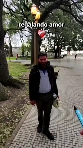 A qué jugo 🥶 #humor #broma #calle 