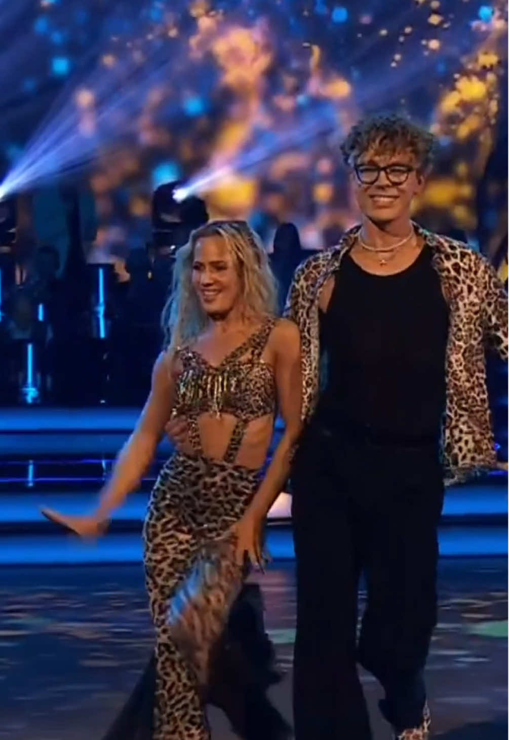 Bagi z Magdą dali ognia w swojej cha-chy! Mistycznie i magicznie!🔥 Jury dało im 29 punktów. Jak myślicie – zasłużenie? #tanieczgwiazdami #showbiz 