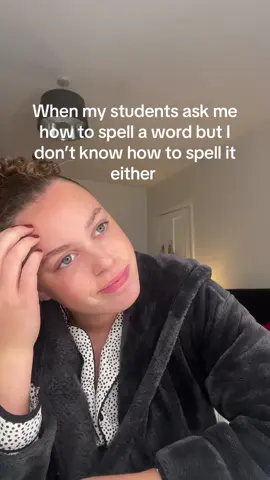 “Right can anyone one help us to spell…” POV: Student asks me to spell something & I casually open Google behind the desk 💻 #RelatableTeacher #TeacherTok #PrimaryTeacher #ect #TeacherLife 