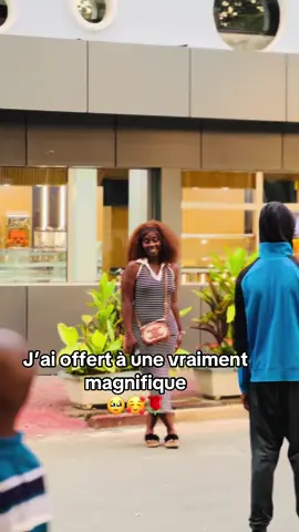 Cette fille est vraiment civilisée @AKBOSS OFFICIEL🇬🇳🎤 #viralvideostiktok #viralvideos #girls #1millionaudition #1billionviews 