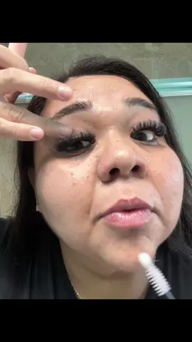 Why pay to get your eyelashes done. When you can do them at home #eyelashes #eyelashclusters #beauty 