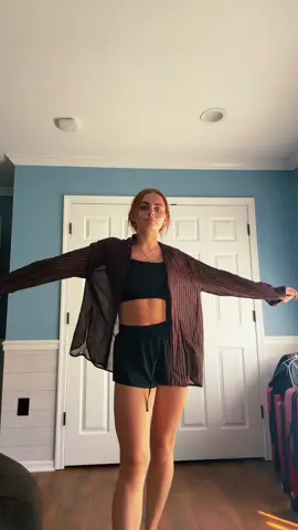 Welcome to my fashion show #backpacking 